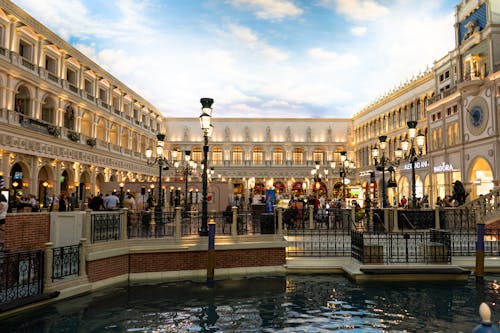 Siirto Nordeasta S Pankkiin: Maksut Ja Siirto-palvelut Suomalaisessa Pankkimaailmassa